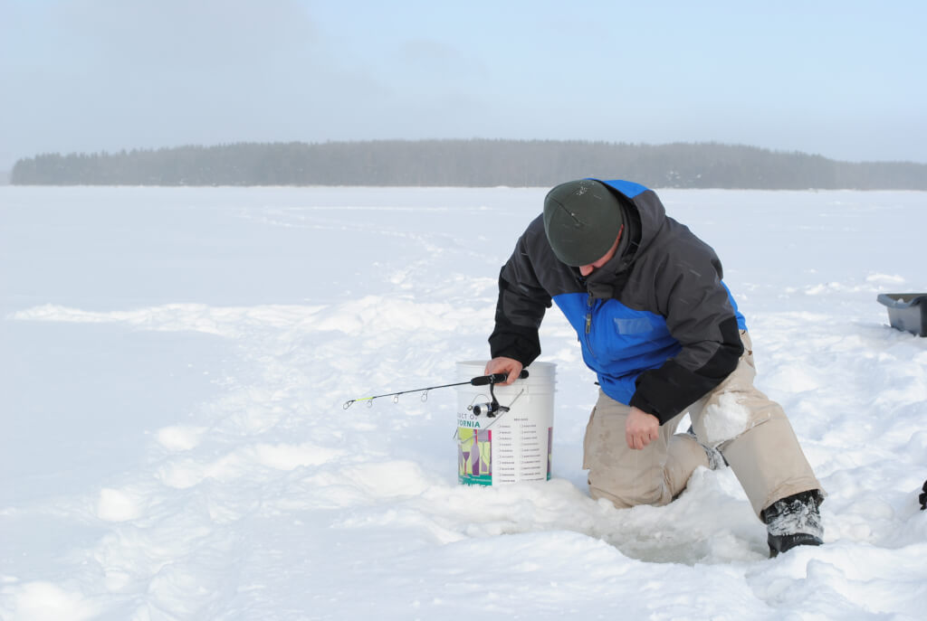 Ice Fishing – It's Canadian – Quick Escapes